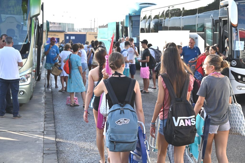 El Ayuntamiento de Tomares lo tiene todo preparado para llevar a los vecinos “Los Jueves a la Playa”