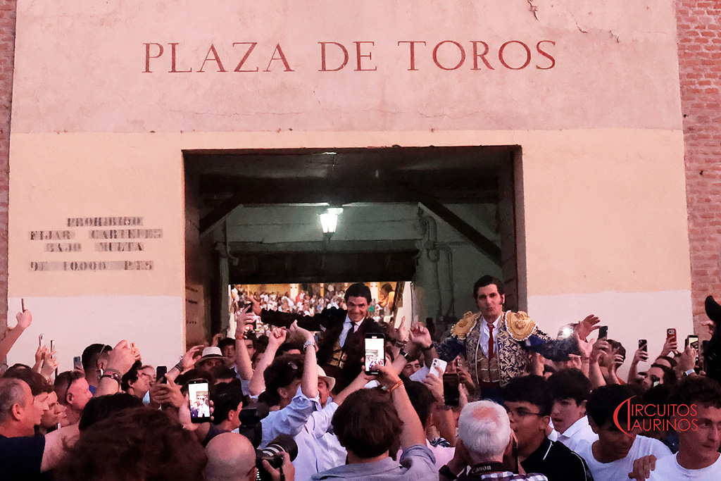 Dos grandes faenas de Morante y Pablo Aguado en la Corrida de San Fernando 