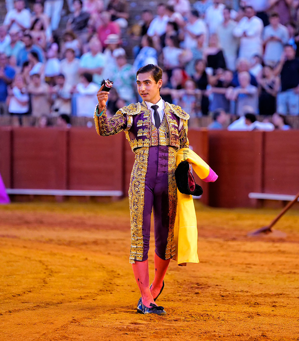 Oreja para el buen toreo de Nacho Torrejón dentro de una mala novillada de Bohórquez