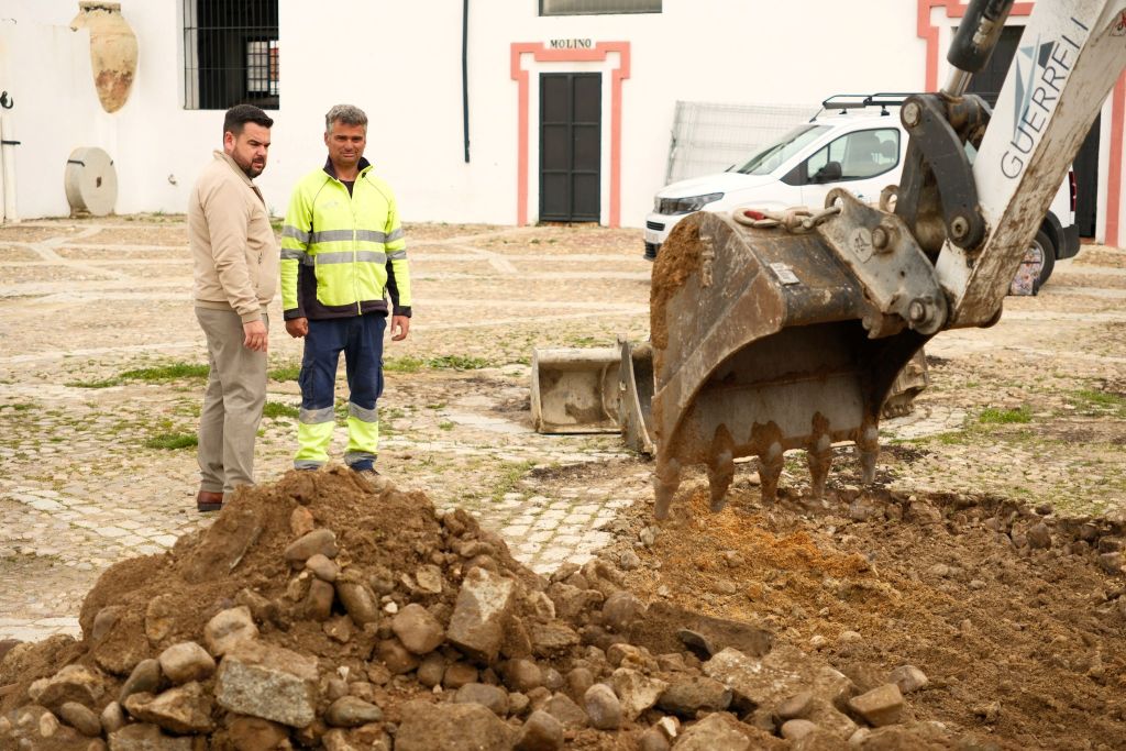 Comienzan las obras del patio de labor del Molino de Gines, que será renovado conservando su identidad